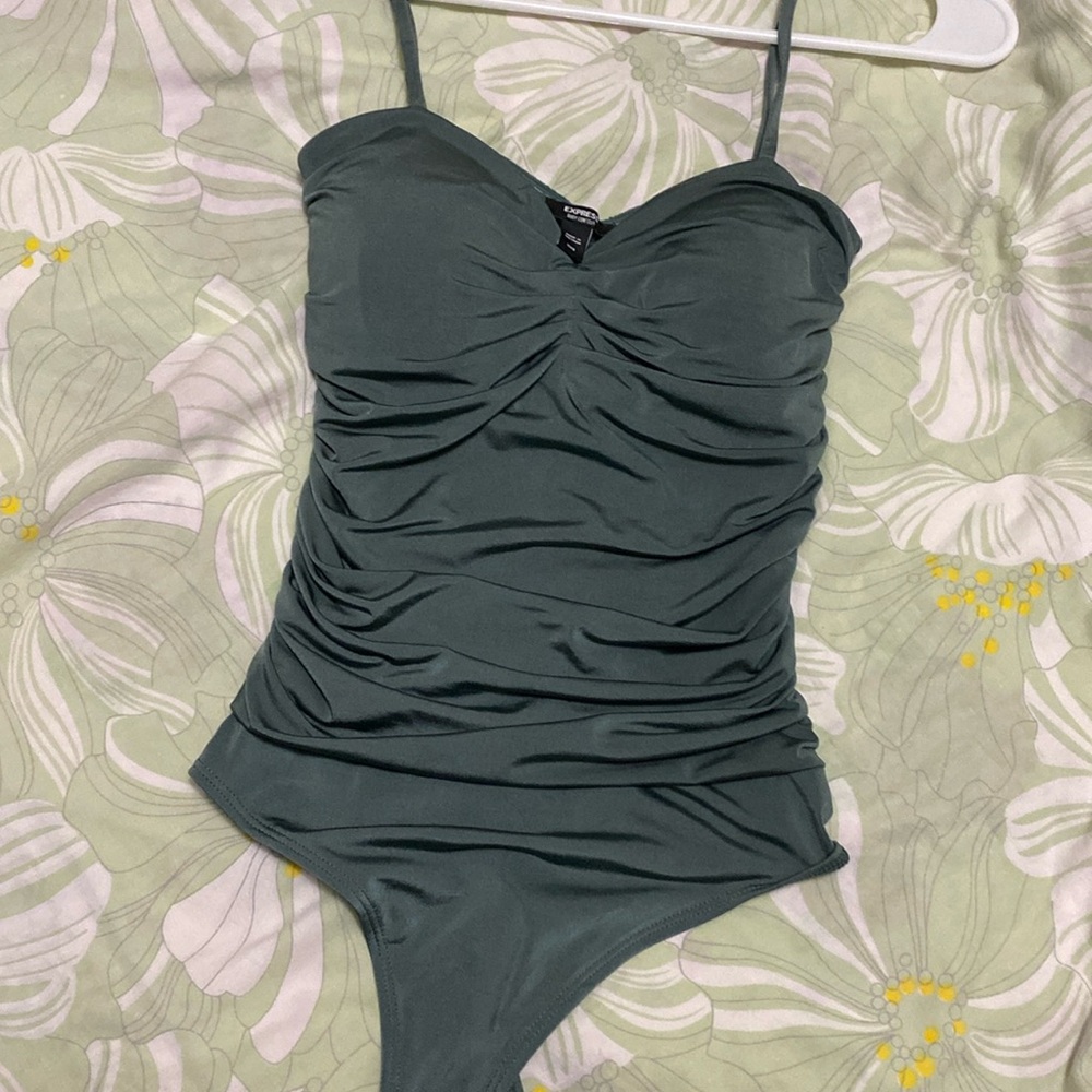 NWOT Express Body Contour Ruched Sweetheart Bodysuit in Sage Green